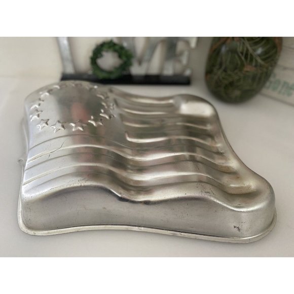 Wilton Cake Pan Mold 1974 American Flag Stars & Stripes 2105-183 11.5"X9"X2" Vtg - Picture 13 of 16